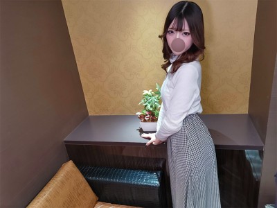 【ショップ店員あいりちゃん】私物★白のトップスと白黒のスカートと写真 - FANZAオークション