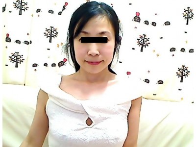 ◆エッチな人妻るる◆白トップスと水玉スカート - FANZAオークション