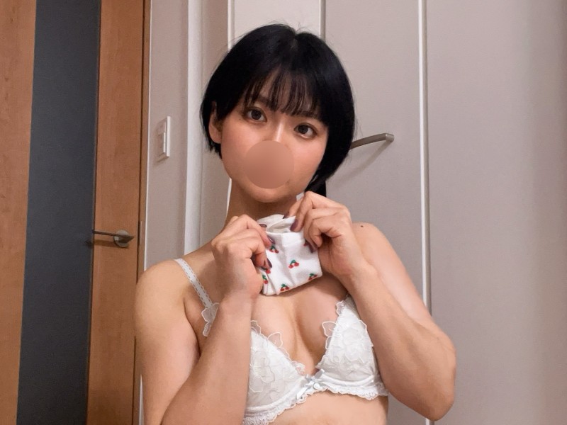 モカちゃん★オナ済み★写真付き★靴下と白色の下着上下セット - FANZAオークション
