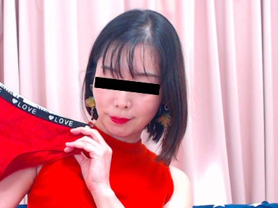 「みお」の赤色パンティ！ - FANZAオークション