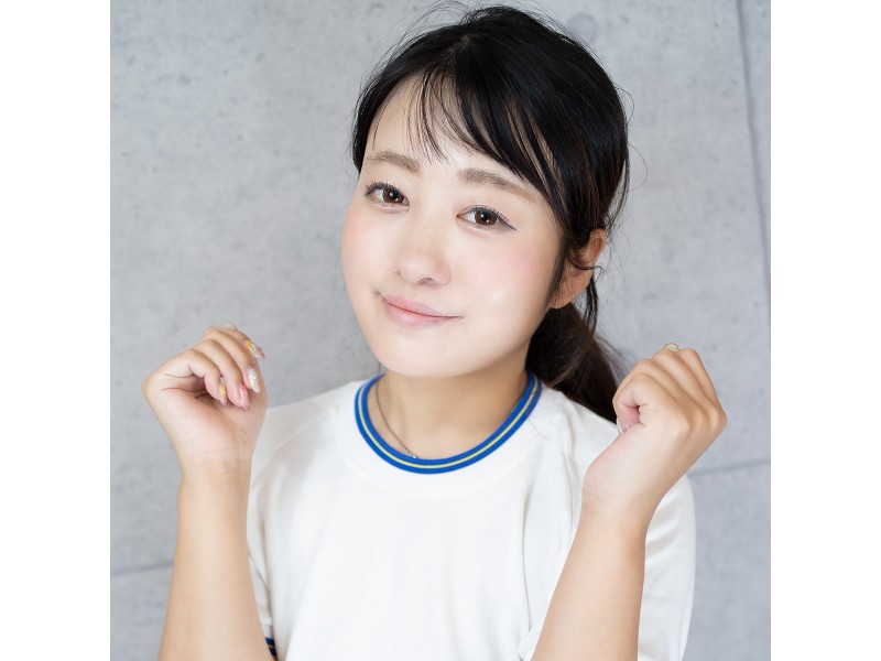 セクシーモデル☆小山夏希ちゃんの私物「コスプレ体操服上下」とサイン入りインスタントフォト - FANZAオークション