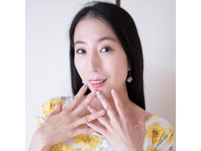 グラビアモデル☆すみれちゃんの私物「TOPSとパンティ」とサイン入りチェキ - FANZAオークション