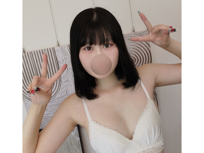 ◇大学生ゆりなちゃん◇オナ済み◇ホワイトの下着上下セットと写真