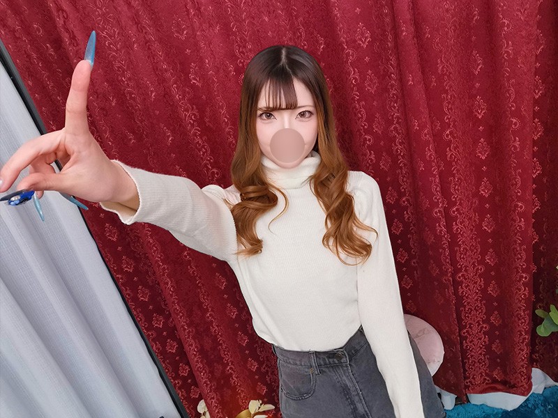 【ショップ店員あいりちゃん】私物★ホワイトのトップスとグレーのボトムスと写真