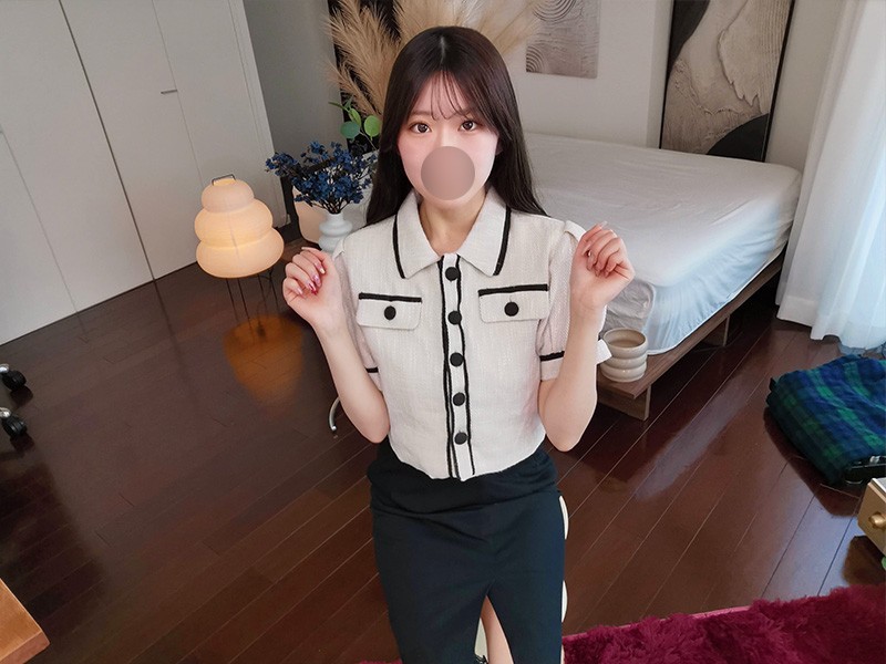 【秘書・楓ちゃん】私物★白黒のトップスと黒のスカートと写真