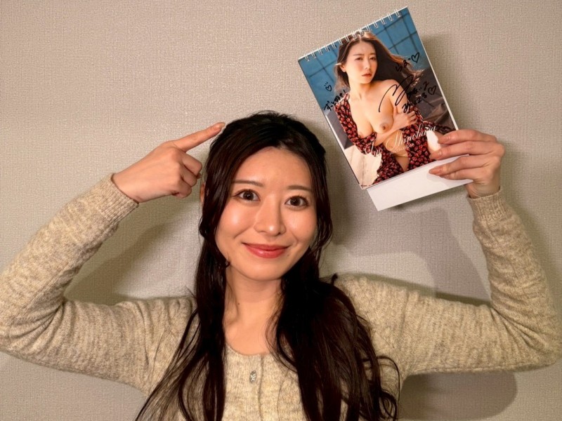 篠原いよさん直筆サイン入り卓上カレンダー(その3)にチェキのオマケ付き