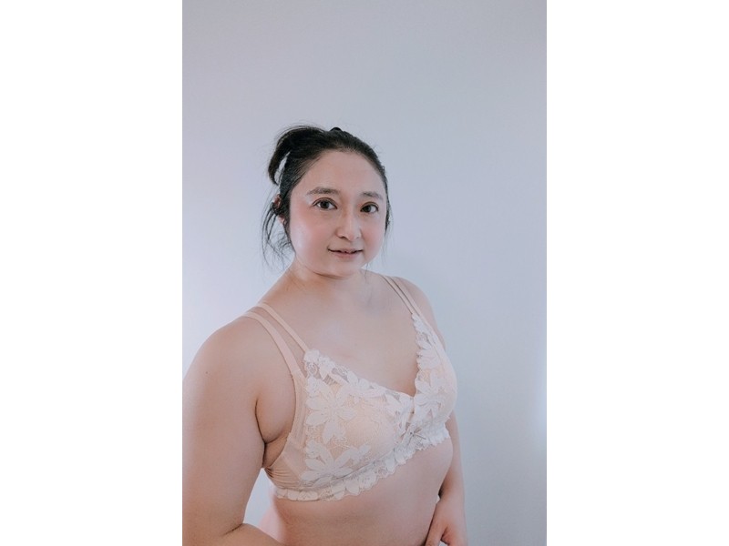 曖原ゆめ「肌色ブラ+パンツセット」