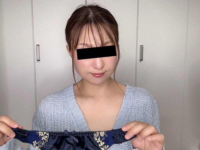 クールビューティゆなさんのニットカーディガンとTバック