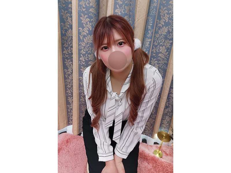 女子大学生【優愛ちゃん】私物☆縞模様のトップスと黒のボトムスと写真