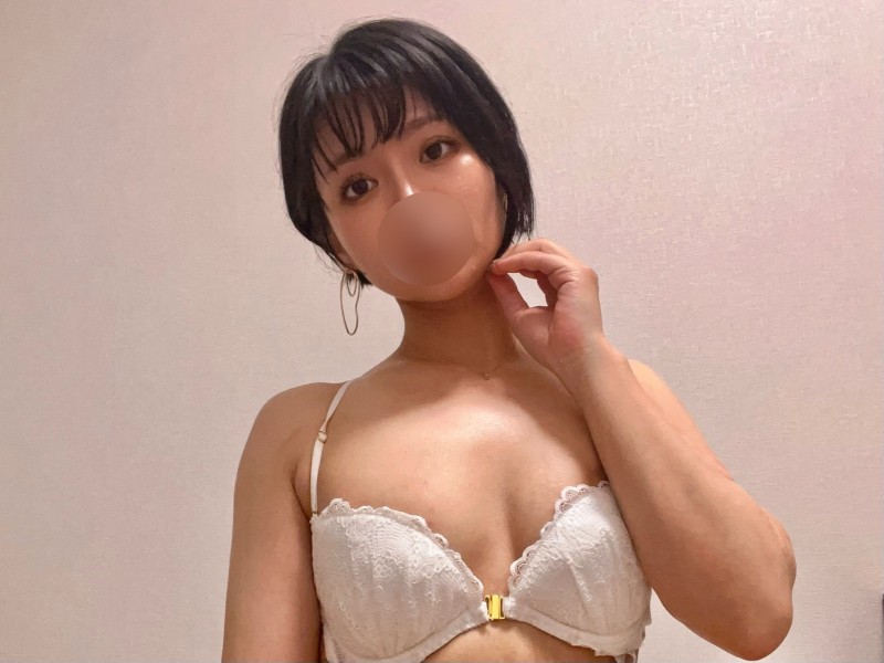 モカちゃん★オナ済み★写真付き★白色の下着上下セット