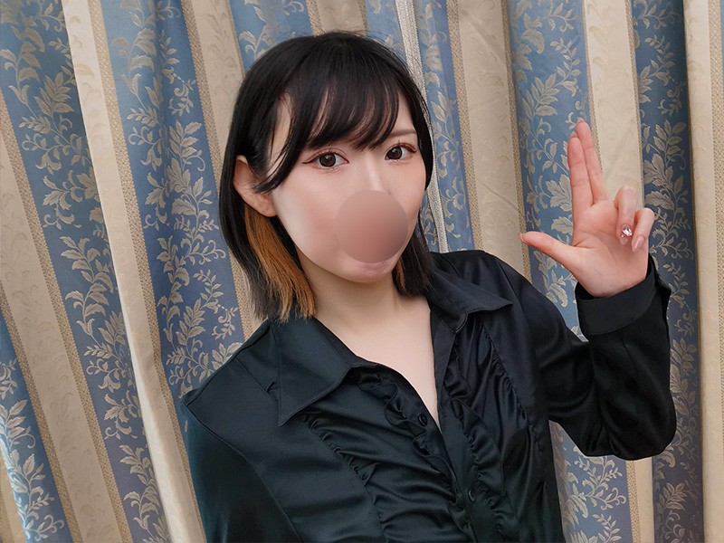 【OLさきちゃん】私物●黒のトップスとオイスターのボトムスと写真