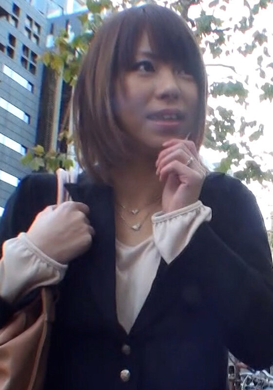 街行くごく普通の美人若妻を商品開発のモニターに協力をと個室に誘いエログッズをモニタリング！むっつりスケベな若妻と3P中出しSEX！｜エロ動画・アダルトビデオ｜FANZA動画