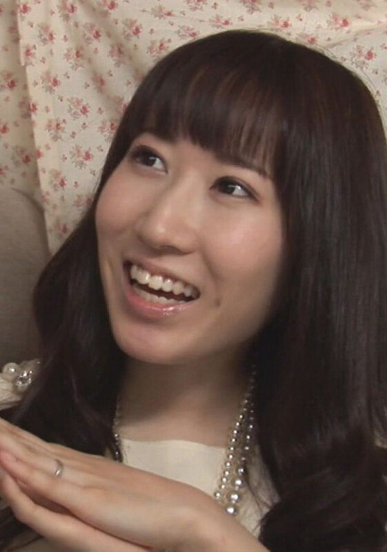 清楚な雰囲気のEカップ巨乳妻！男のモノを舐めながらアソコをイジイジ「我慢できなくなっちゃった！」｜エロ動画・アダルトビデオ｜FANZA動画