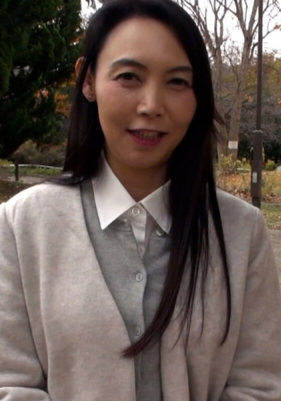 良き妻、良き母を努めて来た上品な雰囲気の五十路熟女さんが人生初の浮気SEX！他人棒での激ピスにイキまくる初撮りSEX！