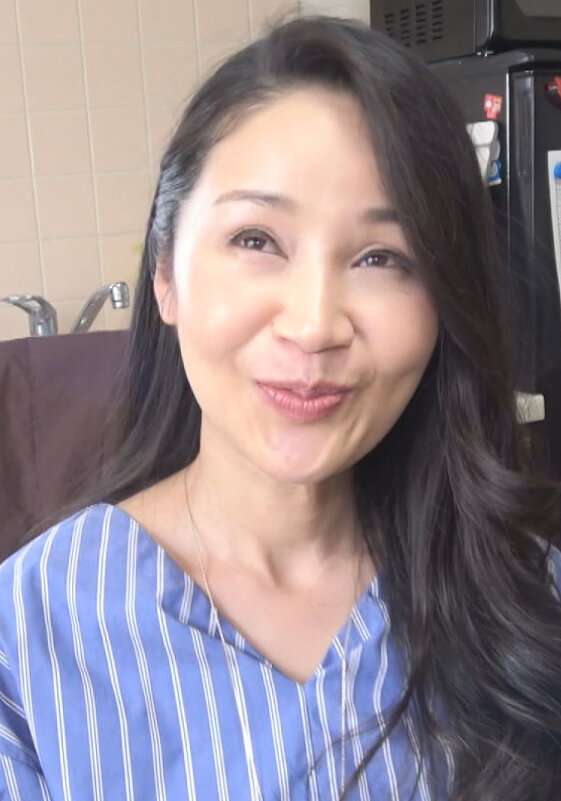 奥様のお宅訪問！自宅に現れた他人棒に「おっきい！」と目を輝かせて大喜び！