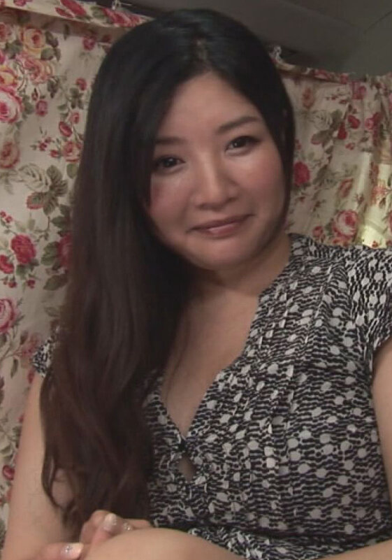電マの刺激で身体を痙攣させながらイキまくる！44歳マシュマロボディの爆乳妻！
