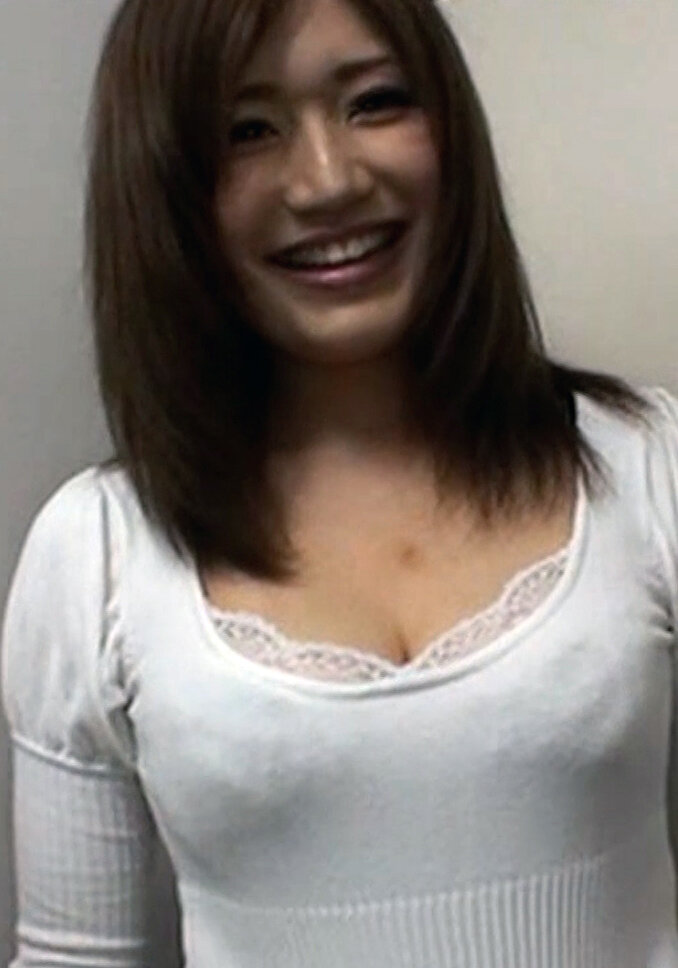 街行く巨乳若妻をアンケート調査とナンパして部屋に誘い、謝礼目当てにオッパイを露出させてパフパフやっちゃう好きモノ奥さんと3P中出しSEX！