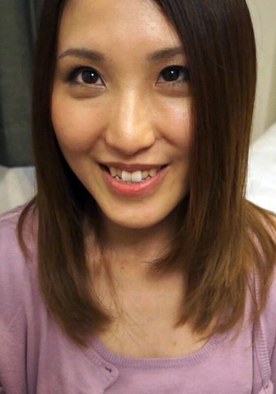 こんな普通の奥様がド・ド・ド・ド・ド・ビッチですよ。旦那がいてセフレがいてさらにはセフレからAVを紹介されて出演もする最高にエロイ地方妻。アナルも気持ちィィィ！