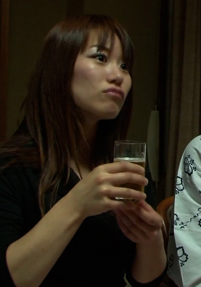 東京からひとり旅中の熟女、二人組の黒人男性にナンパされて…。興味本位で温泉旅館を訪れた熟女を規格外の2本のデカマラが貫き昇天イキ3PSEX！