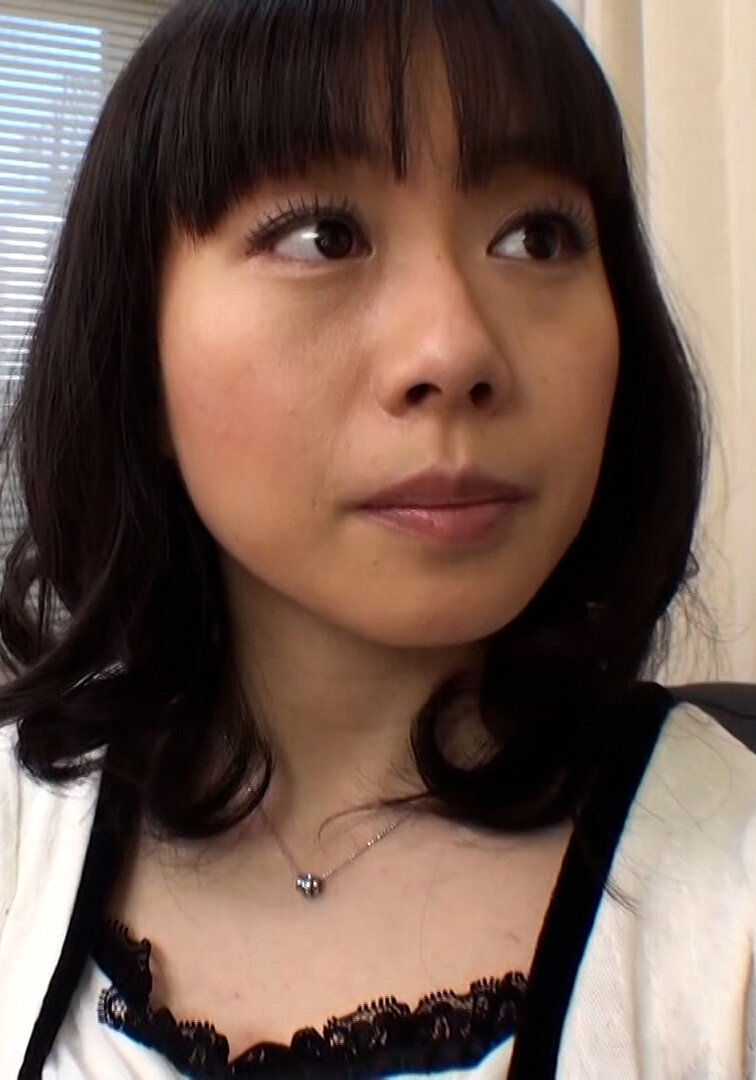 清楚な雰囲気の黒髪奥さまを初めての主婦モデルにとナンパ！高額報酬を渡し目の前でセンズリ見せつけたら奥さまに中出しできるか！？