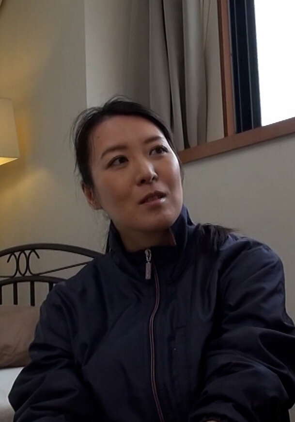 田舎で見つけた結婚10年目の四十路熟女。旦那さんとはしてないけどパイパン！？敏感ピンクの割れ目から溢れる愛液！ホントはエロい熟女と濃厚交尾！