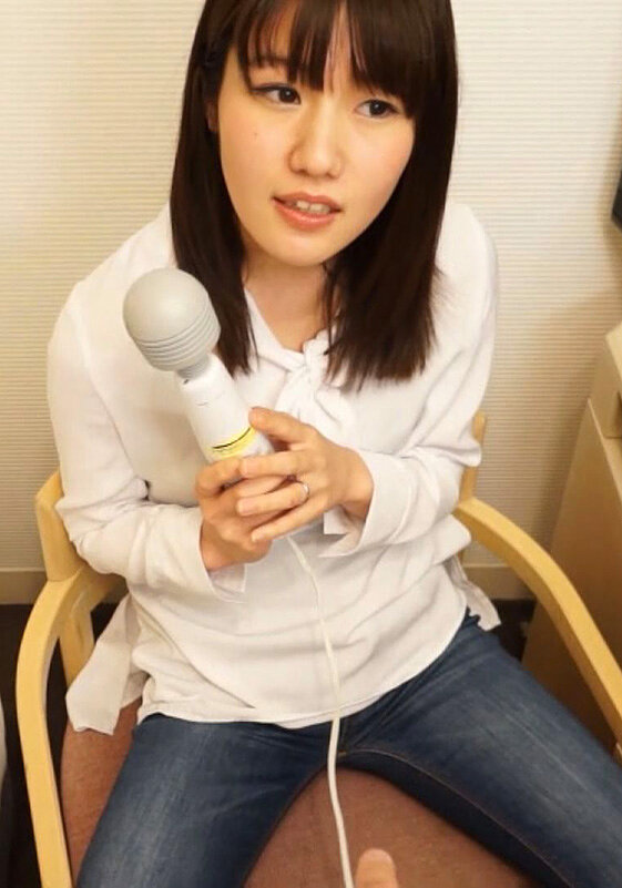 【閲覧注意・拡散禁止】デニム姿が超～スタイリッシュで女優激似の人妻さん。一度きりのAV出演でノビノビ糸引きのアソコが完成…。天真爛漫にイキまくり！