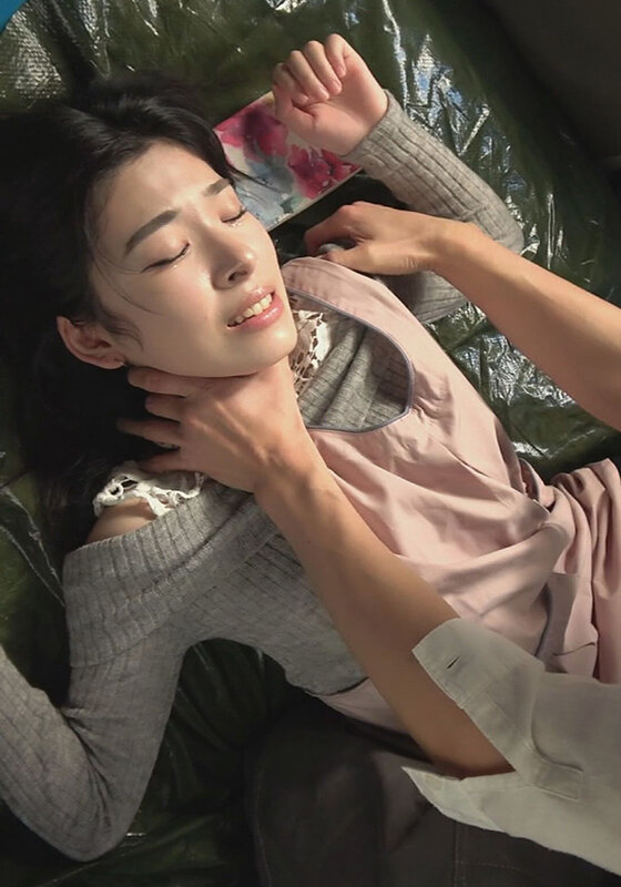 二度と戻らない、あの瞬間！全てを失ったあの日の出来事！キッチンカーに押し込まれ無断で私のアソコに股間を押し付けてくる男…。