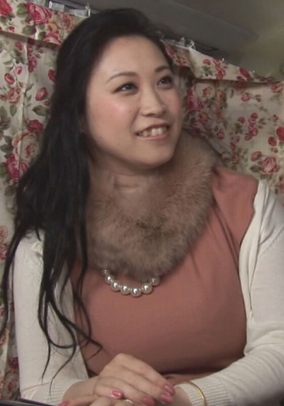 乳首に指が触れただけで感じちゃう！馬車道在住Jカップ爆乳セレブ妻！