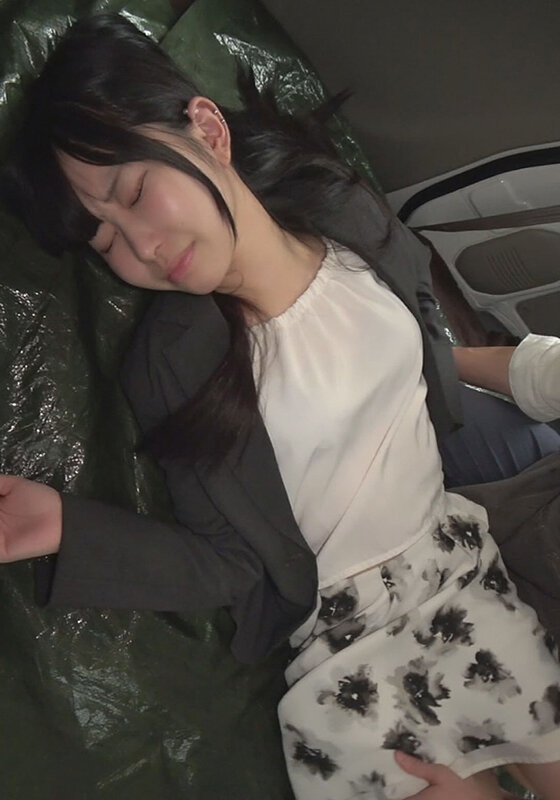 平凡なOLの日常が一瞬で崩れ落ちた、あまりにも残酷な悲劇！身体をまさぐられ中出しセックス！