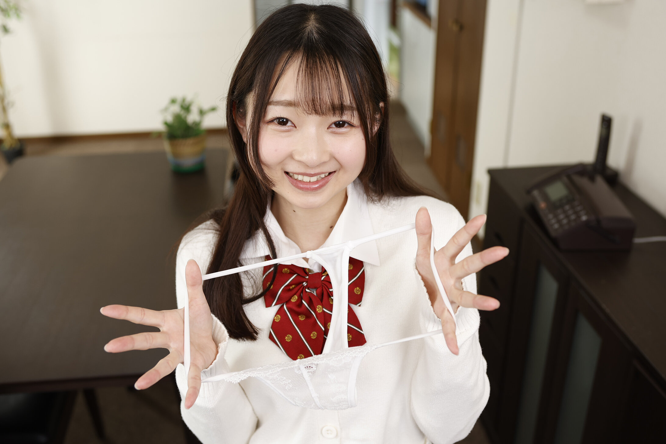 Tバック初めて穿いてみたんだけど、すごいエッチだよコレ！と僕にTバック股間＆尻を見せに来た妹！プルプル尻にハミマン！もうダメだエッチしよ！ 望月つぼみ