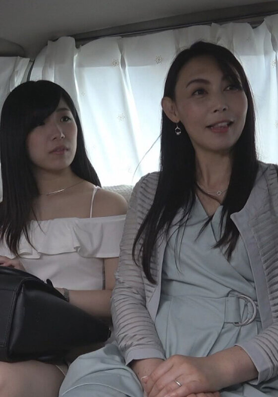 目黒在住欲求不満奥様！娘に見られながら熱くとろける大胆な夜！