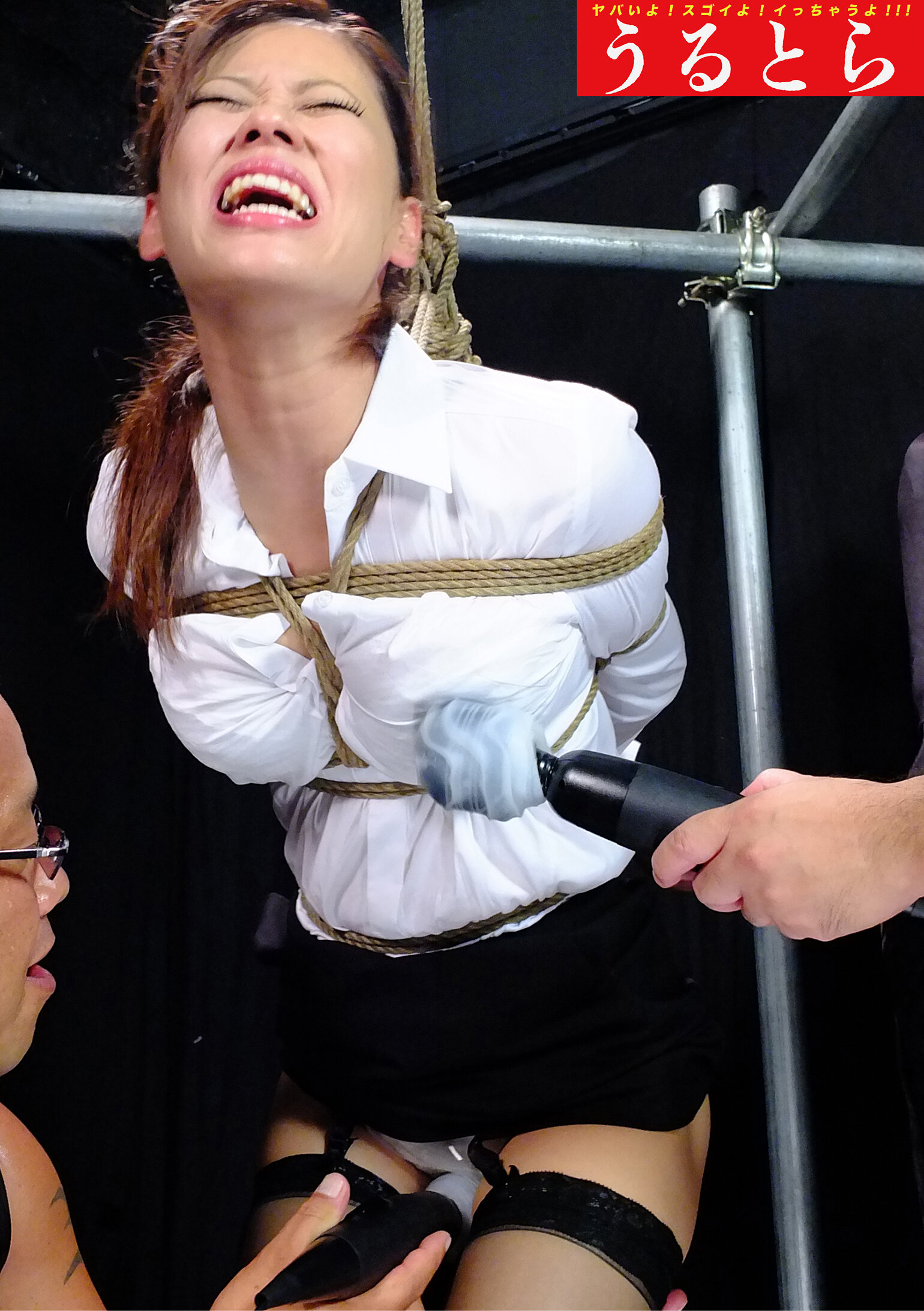 凄まじい威力の媚○をケツ穴から注入された女捜査官が丸裸にされて二穴を責められる