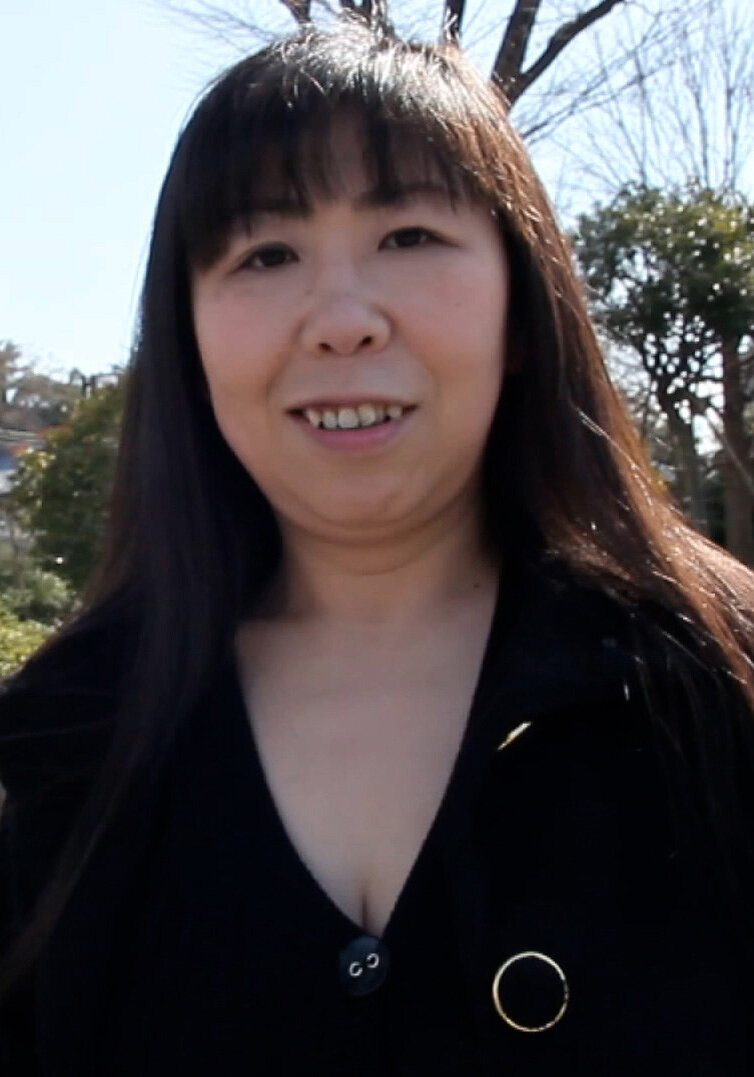 Fカップの超ロングヘアーの独り身熟女が寂しさに耐えかねて嵌め撮りAVデビュー！久々のSEXに全集中の中出しSEX！