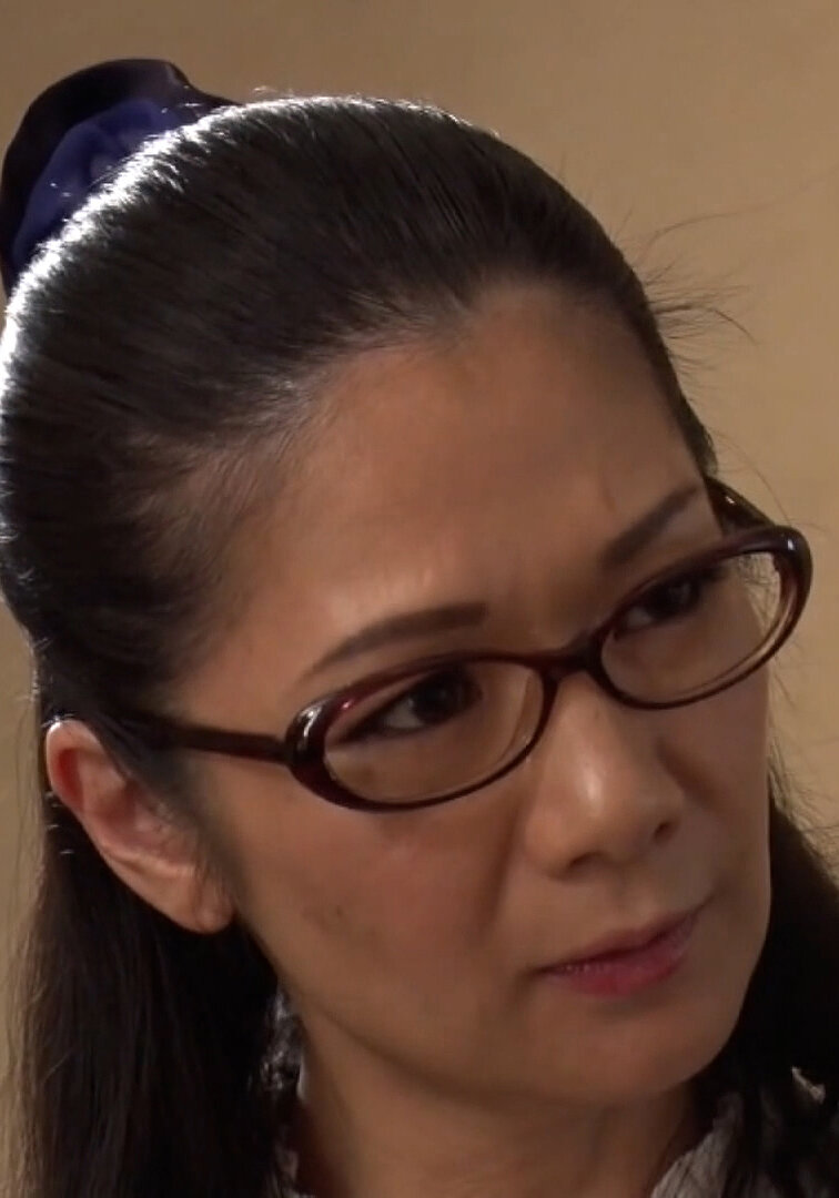 女性恐怖症の男性患者さんのカウンセリングをする黒パンストミニスカ女医の淫乱ドスケベ治療！