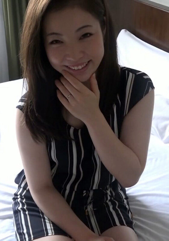 ムッチムチのそのカラダには、夢と希望と快楽がたっぷり詰まっている。この奥様は完璧なイイナリヤリマンビッチ妻！