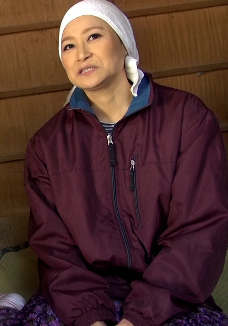 雪の中で白菜の収穫をする熟女さんが納屋で欲望のままに悶えイキまくる本能丸出し中出し交尾！