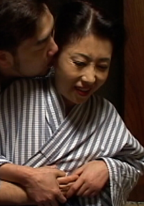 関東地方のとある田園地帯で郵便配達員をしている男と資産家の未亡人とのちょっとエロいラブストーリー！