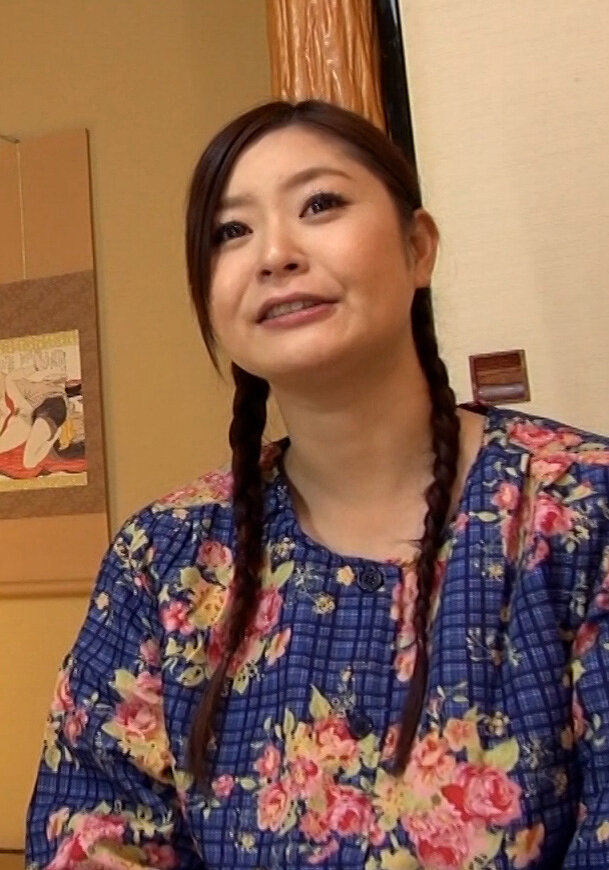 結婚3年目の若妻さんをアンケート調査とナンパ。田舎暮らしで刺激が欲しい若妻さんと快楽絶頂の中出し交尾！