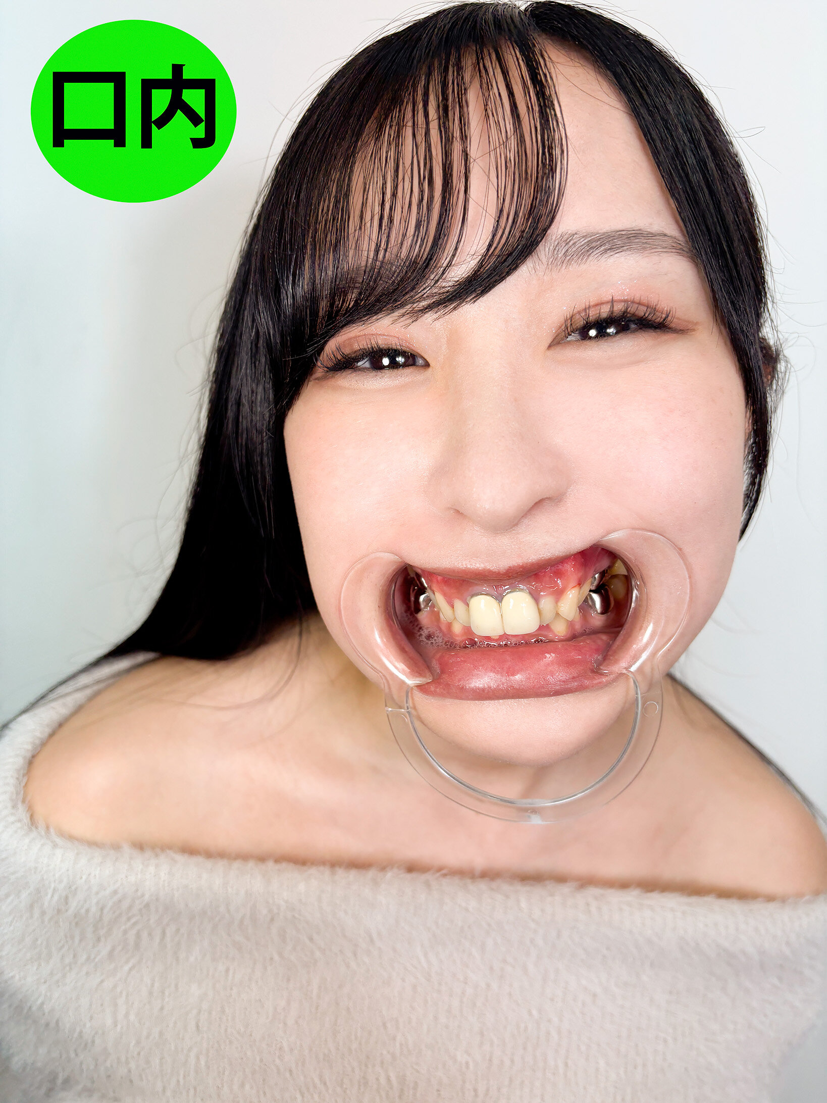 喉ちんこが可愛いゆのちゃんの口内観察