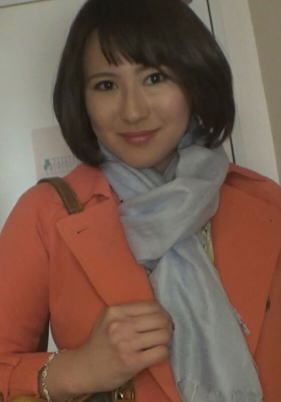 欲求不満のFカップ妻は電マの刺激に歓喜の叫び！よだれを垂らして痙攣イキ！